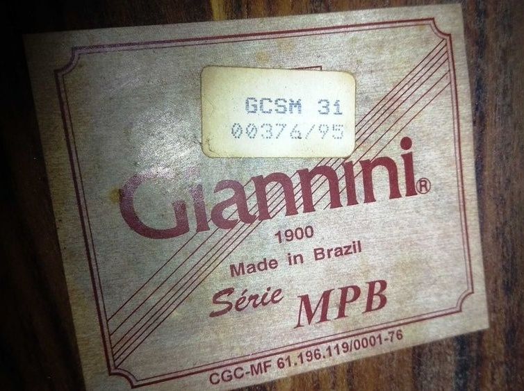 De coleção: cavaquinho GIANNINI 1992 / Violão GIANNINI 1995