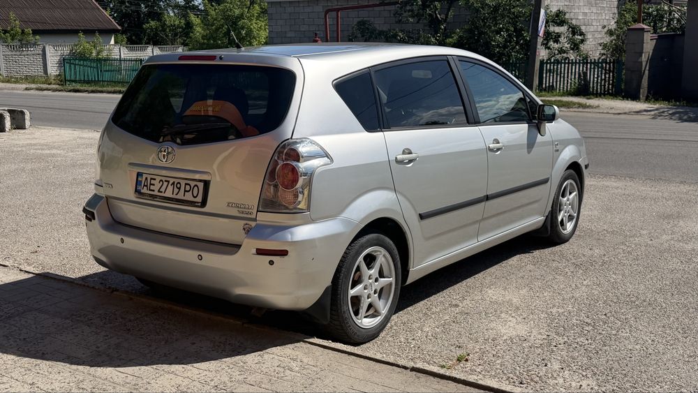 Toyota Corolla  Verso 2005