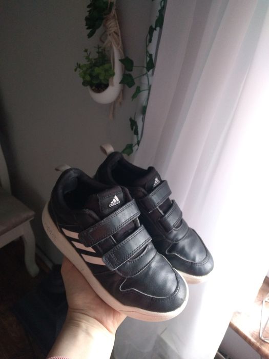 Czarne chłopięce buty marki adidas na rzepy 34