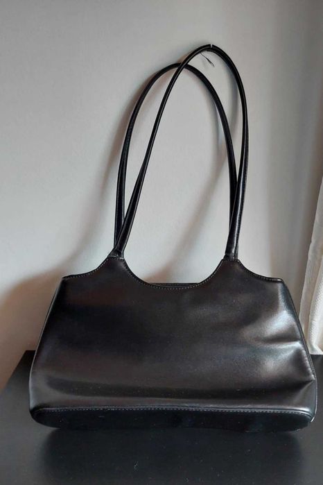 Mala de Mão Preta e Vermelha