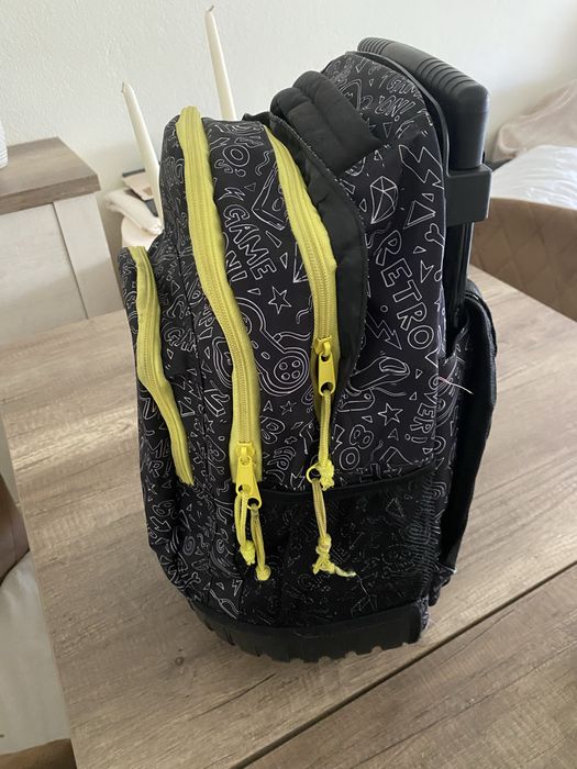 Mochila rodinhas + lancheira