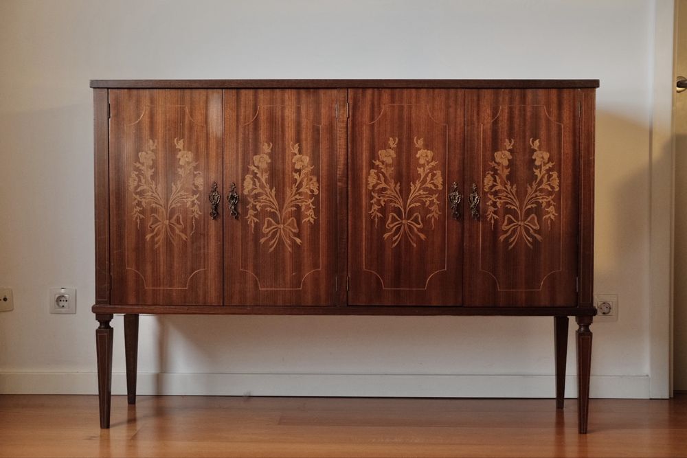 Aparador vintage em madeira