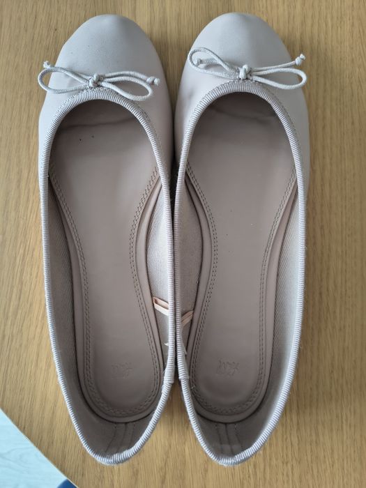 Pudrowy róż baleriny H&M