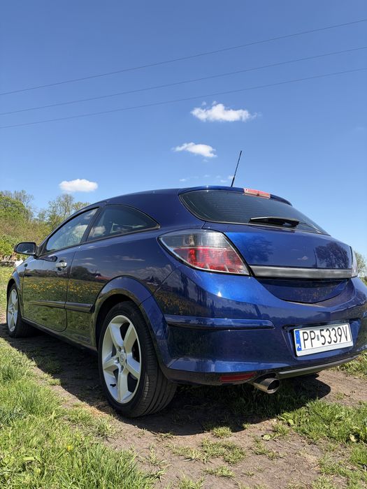 Opel Astra GTC 2.0T