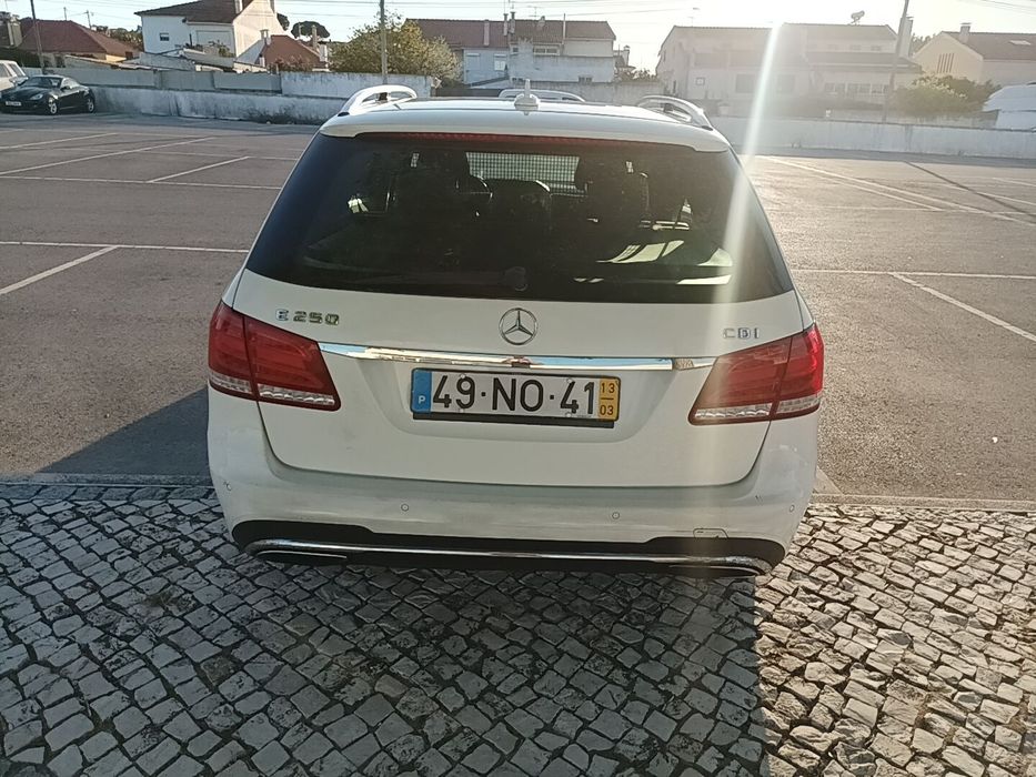 Mercedes E 250 Sw AMG 204 CV  Caixa Automática  de 7 velocidades  e 7 Lugares e Tecto panorâmico e de abrir