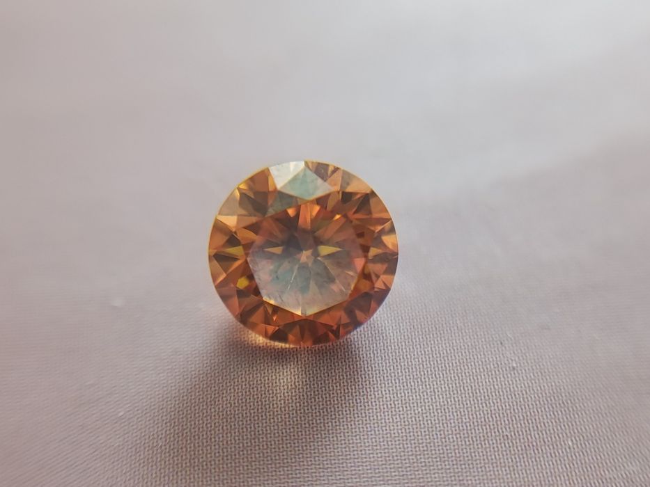 Камінь муасаніт. 6,5 мм, 1 карат, з сертифікатом, колір оранжевий