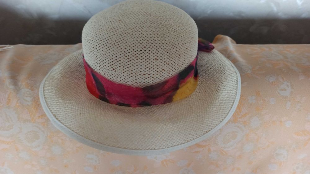 Kapelusz siateczkowy plażowy z kokardą 52