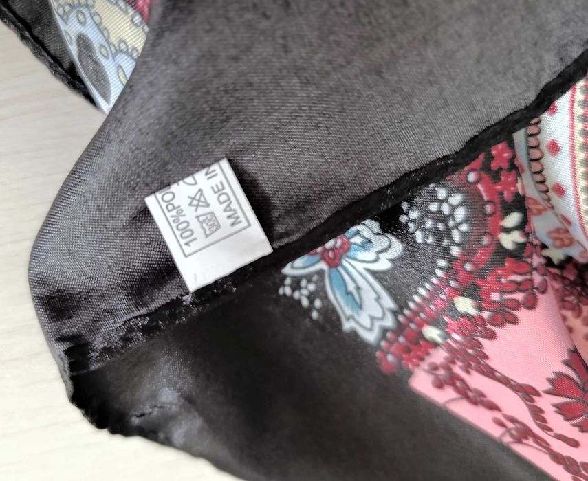 Czarna paszka z różowo kolorowymi wzorkami 70 cm