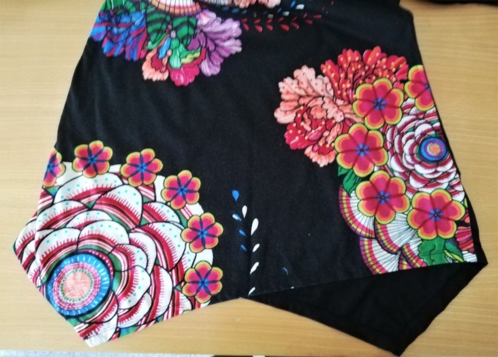 Camisola Oficial Desigual para Crianças, pouco uso.
