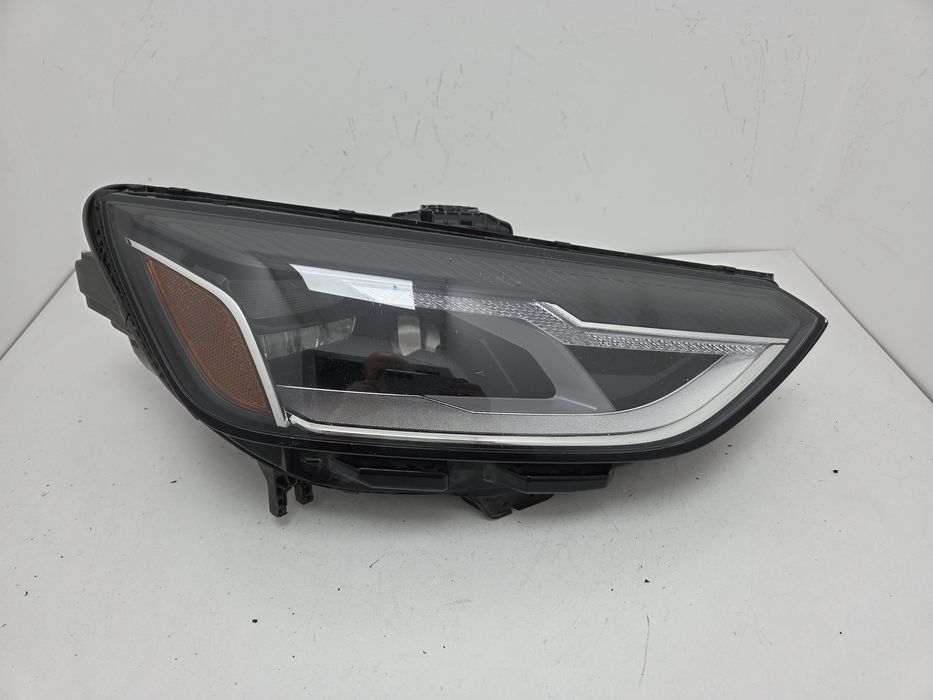 Фара права Audi A4 B9 2020-2024 USA