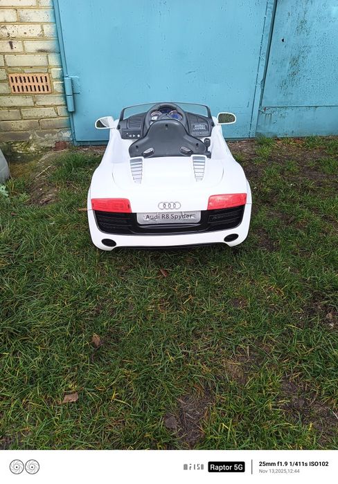 Дитячий електро автомобіль