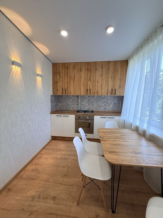 Продажа  квартиры , 2-х комнатная 52 кв.м,  Каменское ЦЕНТР