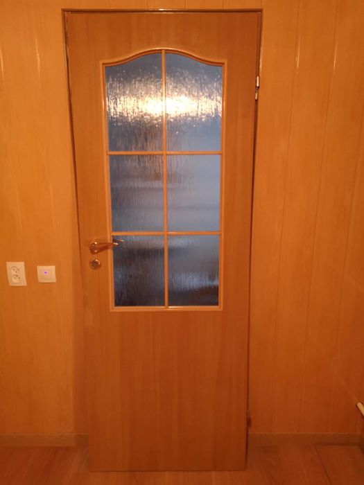 Продам дерев'яні двері б/в