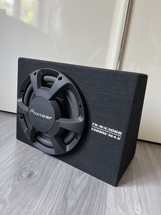 Сабвуфер в авто Pionner TS-WX3068 1300W