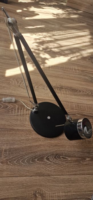 Lampka biurkowa  na sprezynie obracana