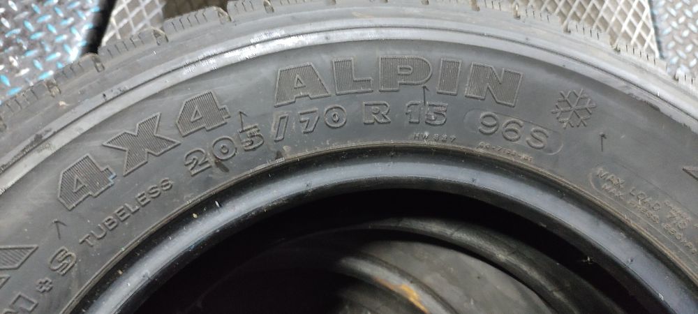 Pneus 205/70/15 semi novos