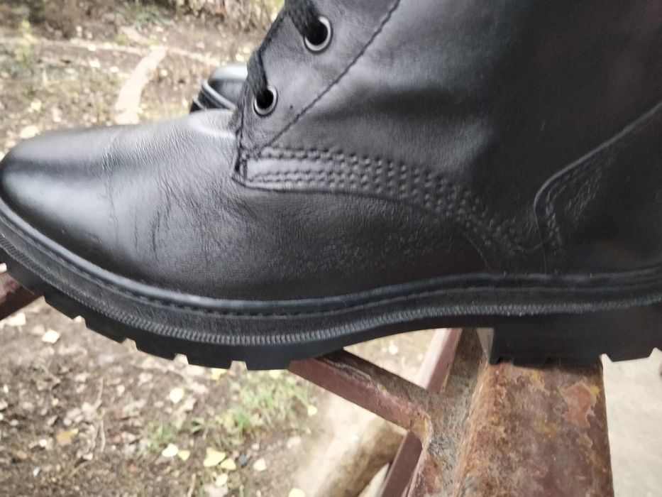 Продам новые кожанные зимние берцы 40 размер