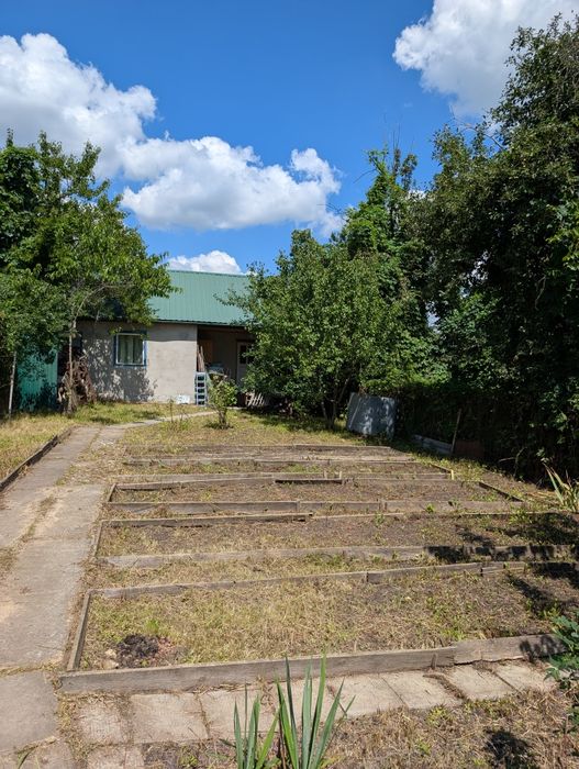 Продам  половину дома  с  баней на Сортировке.Свой двор.Заезд для авто