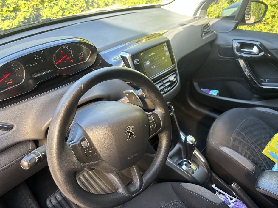 Машина Peugeot 208/пежо 208/2014рік