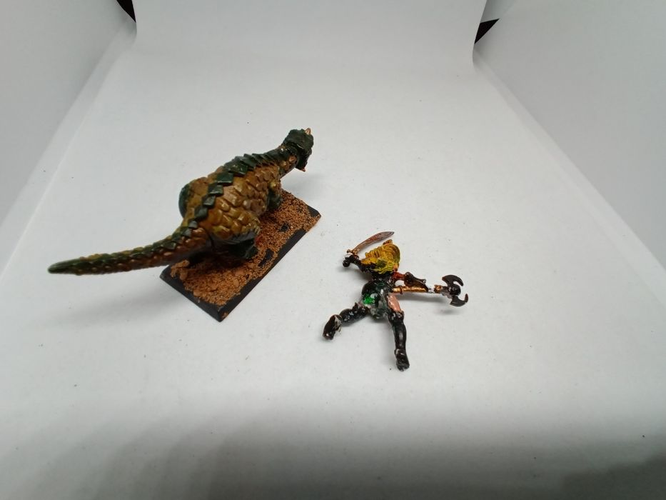 Sorceress on Coldone metal Dark Elves Warhammer FB