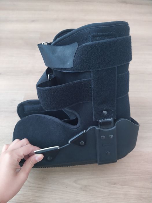 Коригуюча білизна,ортеза та костилі