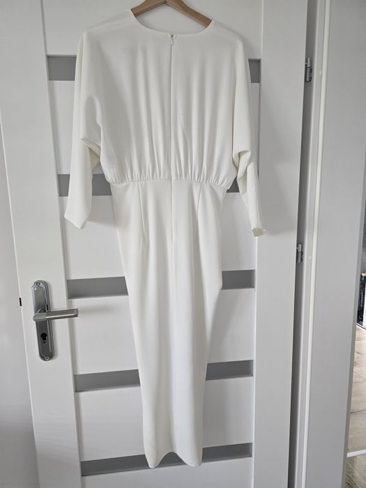 Elegancka sukienka midi kremowa