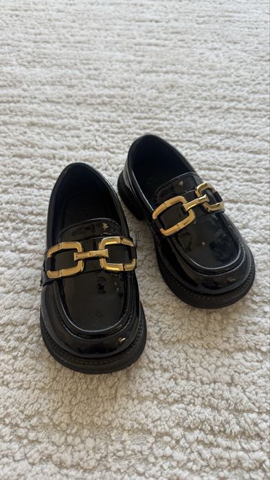 Лофери на дівчинку