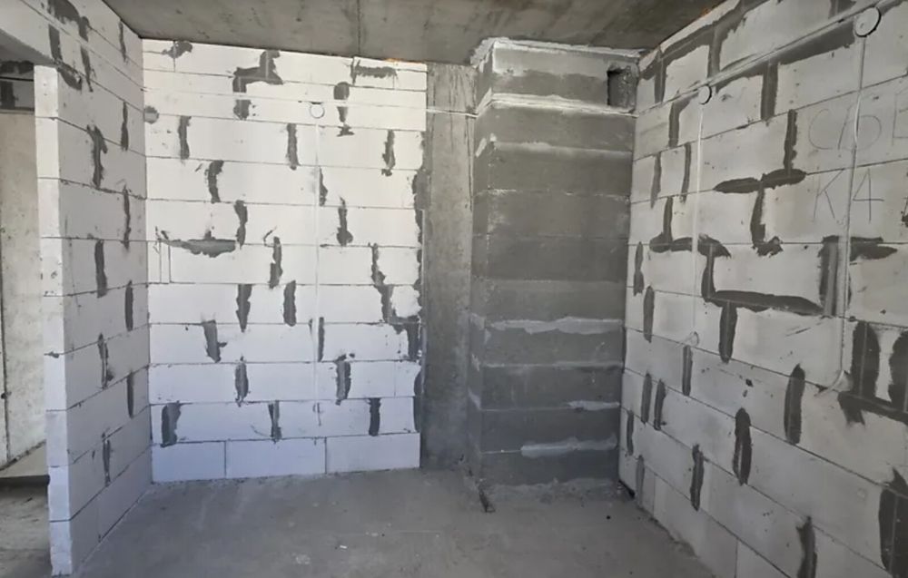 Продаж 2к квартири 69 кв. м на вул. Білогірська