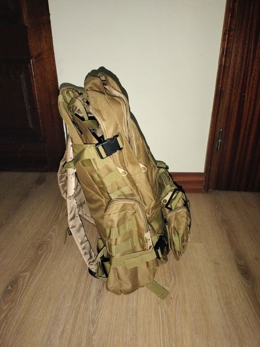 Mochila com bastante arrumação