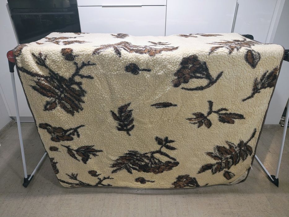 Kołdra wełniana 140x200 cm – 100% naturalna wełna – stan idealny