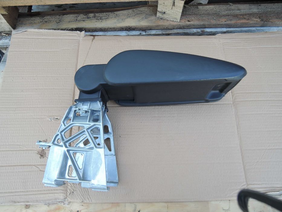 Audi A3 S3 RS3 8V Podłokietnik skórzany czarny Lift
