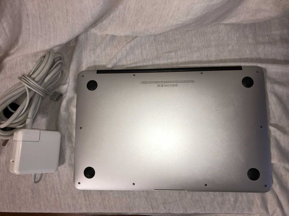 Ноутбук MacBook Air A1465 11" 2012/ i5/ 4 Gb /64 гб SSD/3,5 години