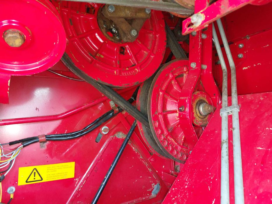 Зернозбиральний комбайн Massey Ferguson 16 2.7m