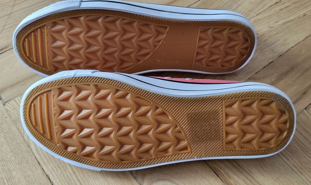 Nowe trampki Omerta, rozmiar 39, kolor koralowy
