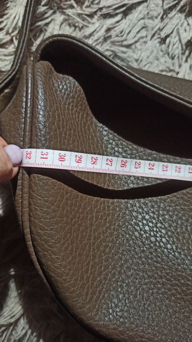 Кожаная сумка в трендовом цвете