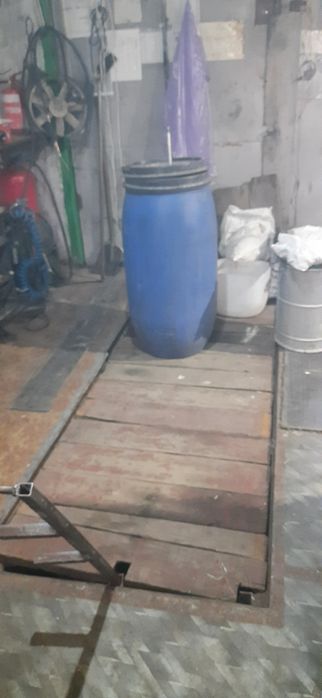 Продам гараж с погребом с ямой и со станками...