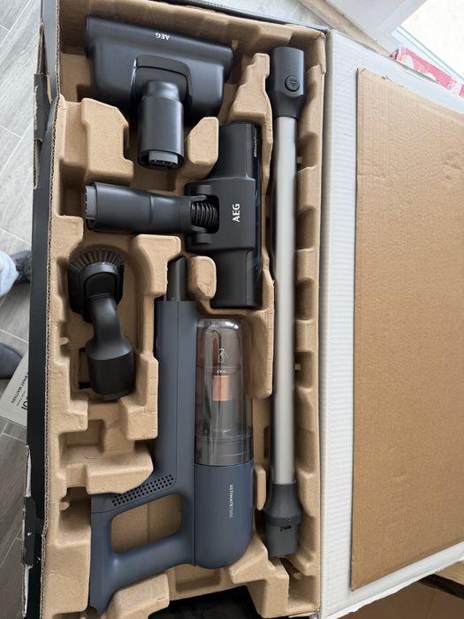 Aspirador AEG Ultimate 7000 - Novo