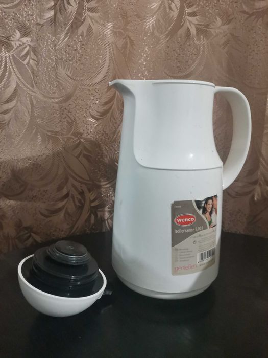 Изолированные кувшины с герметичной крышкой Markutec 1 литр.