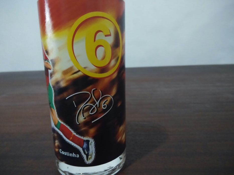 Copo com foto de Costinha( euro 2004 ).