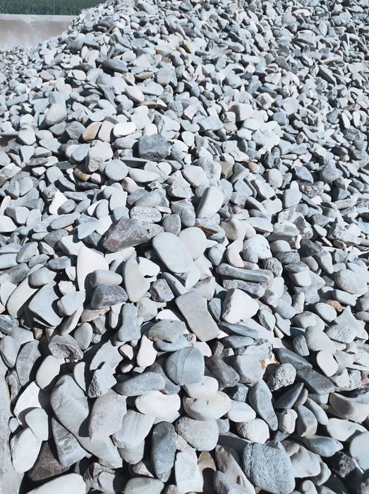 Kamień rzeczny otoczak szaro-niebieski (grys, żwir)