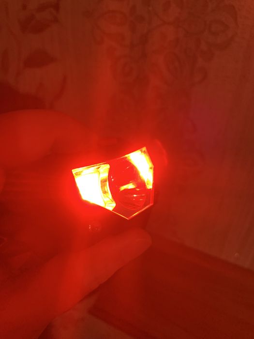 Налобний ліхтарик