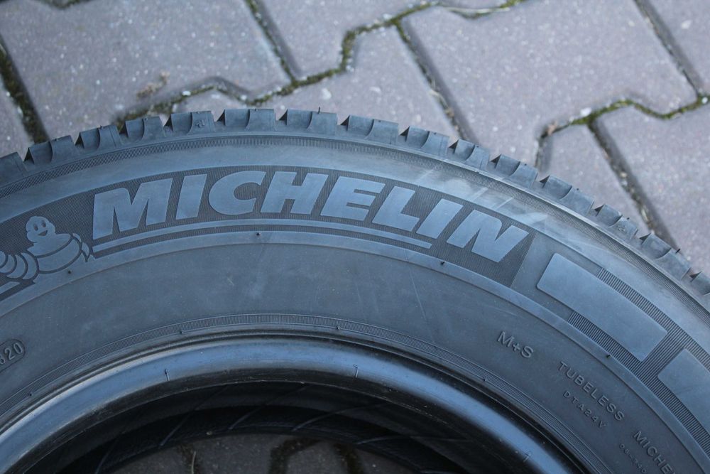 225 75 R16CP  Michelin Agiis Camping