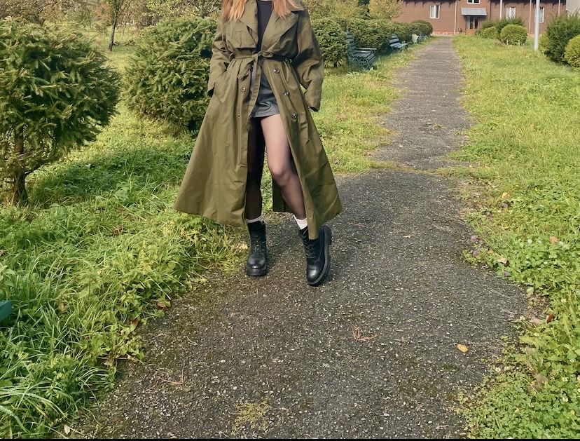 Довгий зелений тренч