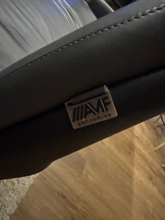 Продам диван кожаный