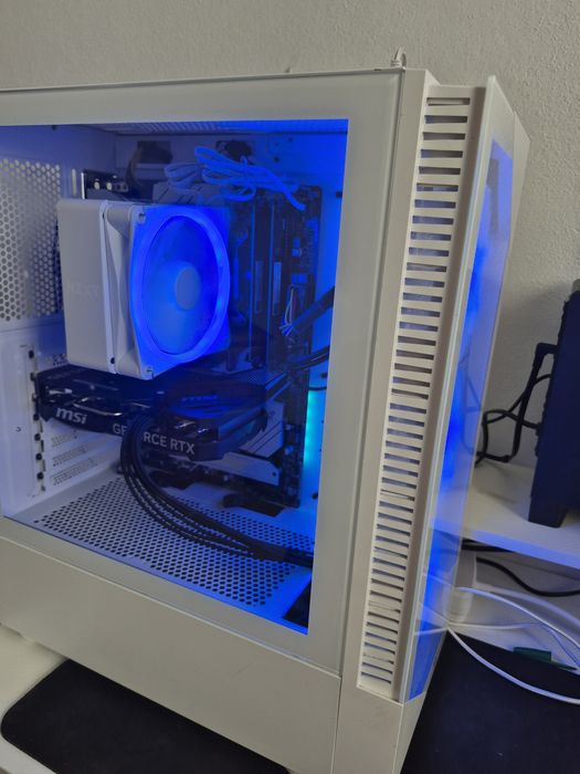Torre gaming white  com bundle i5 10400F +RTX4060TI 8GB msi+ 16gb 3200mhz+ Nvme 512GB vendo ou troco
