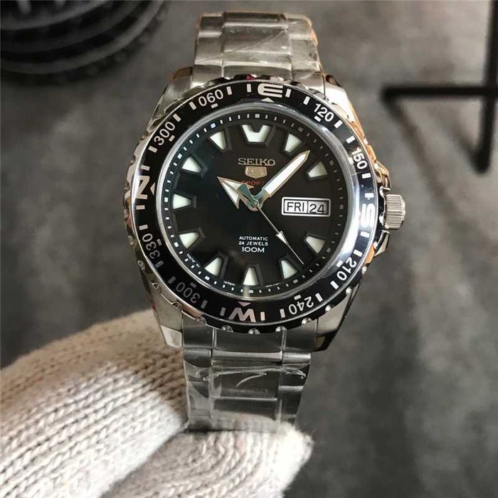 Годинник автоматичний Seiko 5 Sports Automatic blue dial stainless steel men's watch (Model SRP747J2)