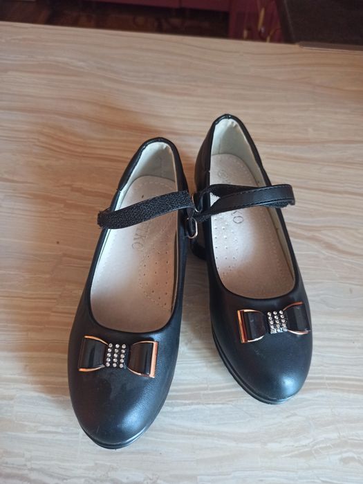 Шкільне дитяче взуття