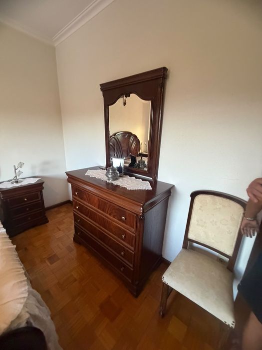 Vendo este movel com espelho