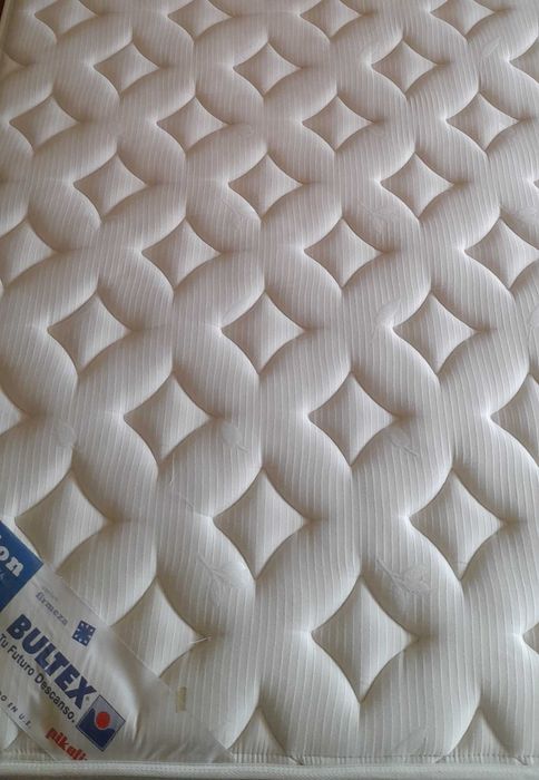 Colchão de casal Bultex 140×190cm semi-novo, excelente estado.