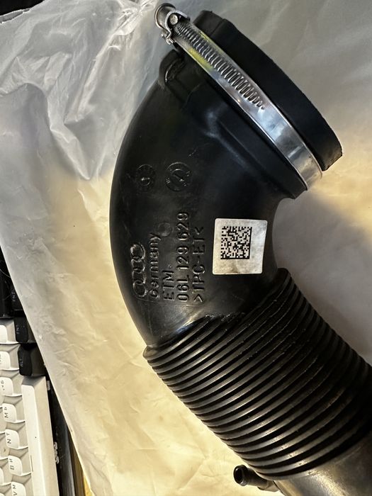 Патрубок audi 06L129629